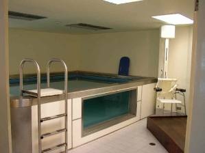 Наличие просмотрового окна в терапевтическом бассейне