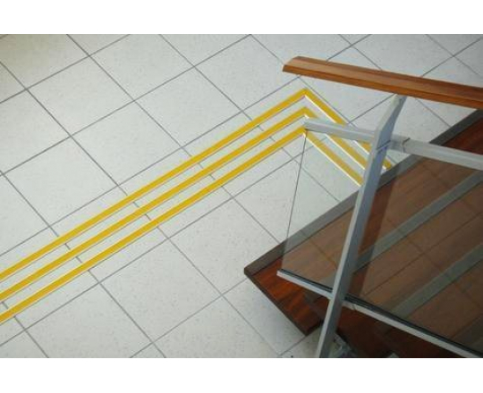 Направляющая тактильная лента с клеевым основанием Размер 29 х 4,2 мм