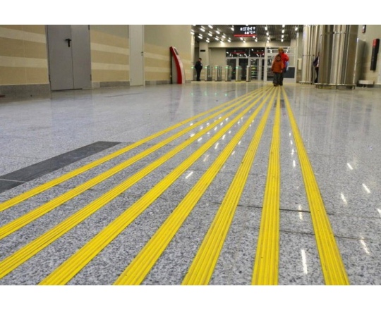 Направляющая тактильная лента с клеевым основанием Размер 29 х 4,2 мм