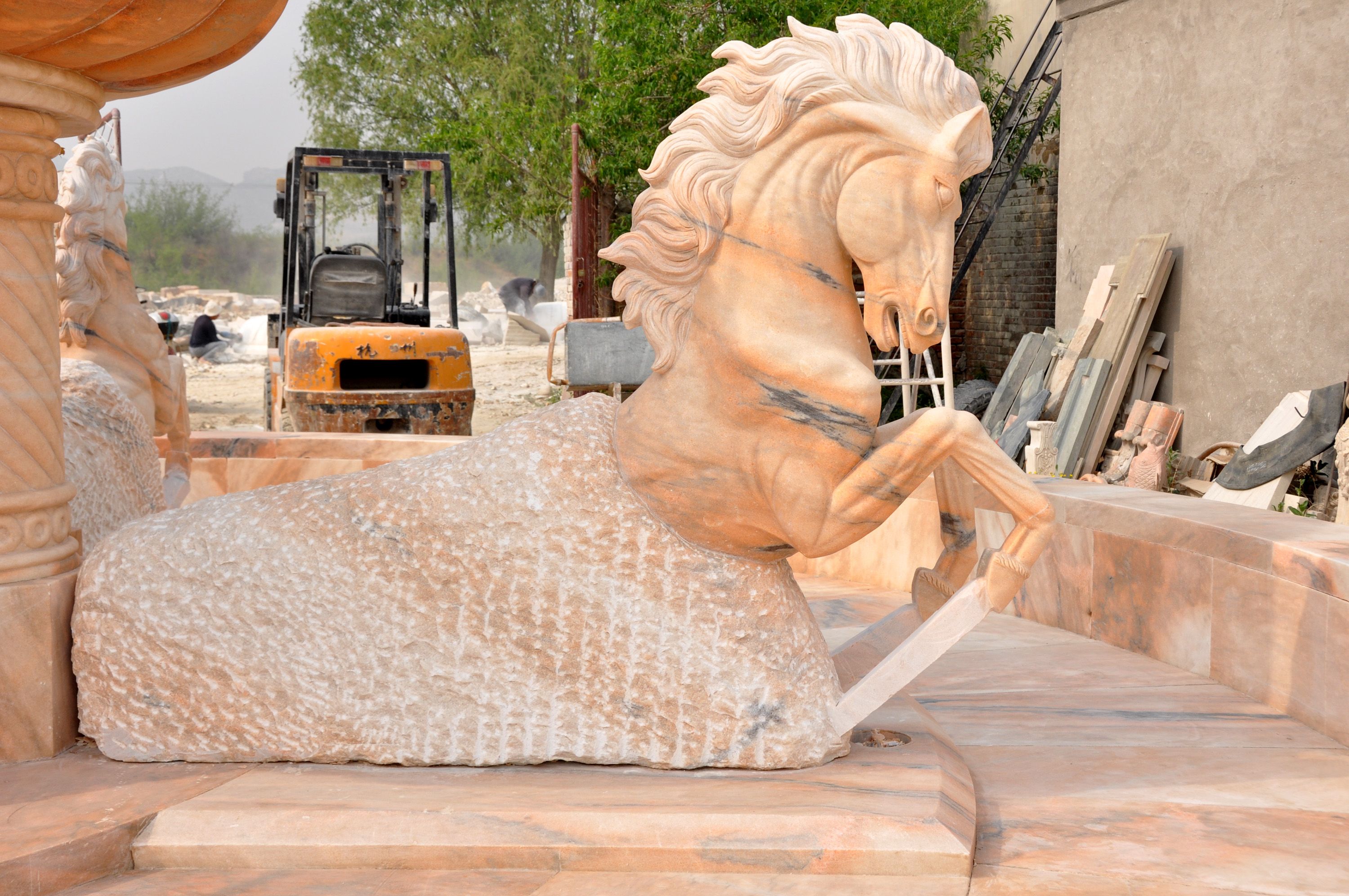 Большой фонтан со статуями лошадей, для дома и парка код Polien 6-34